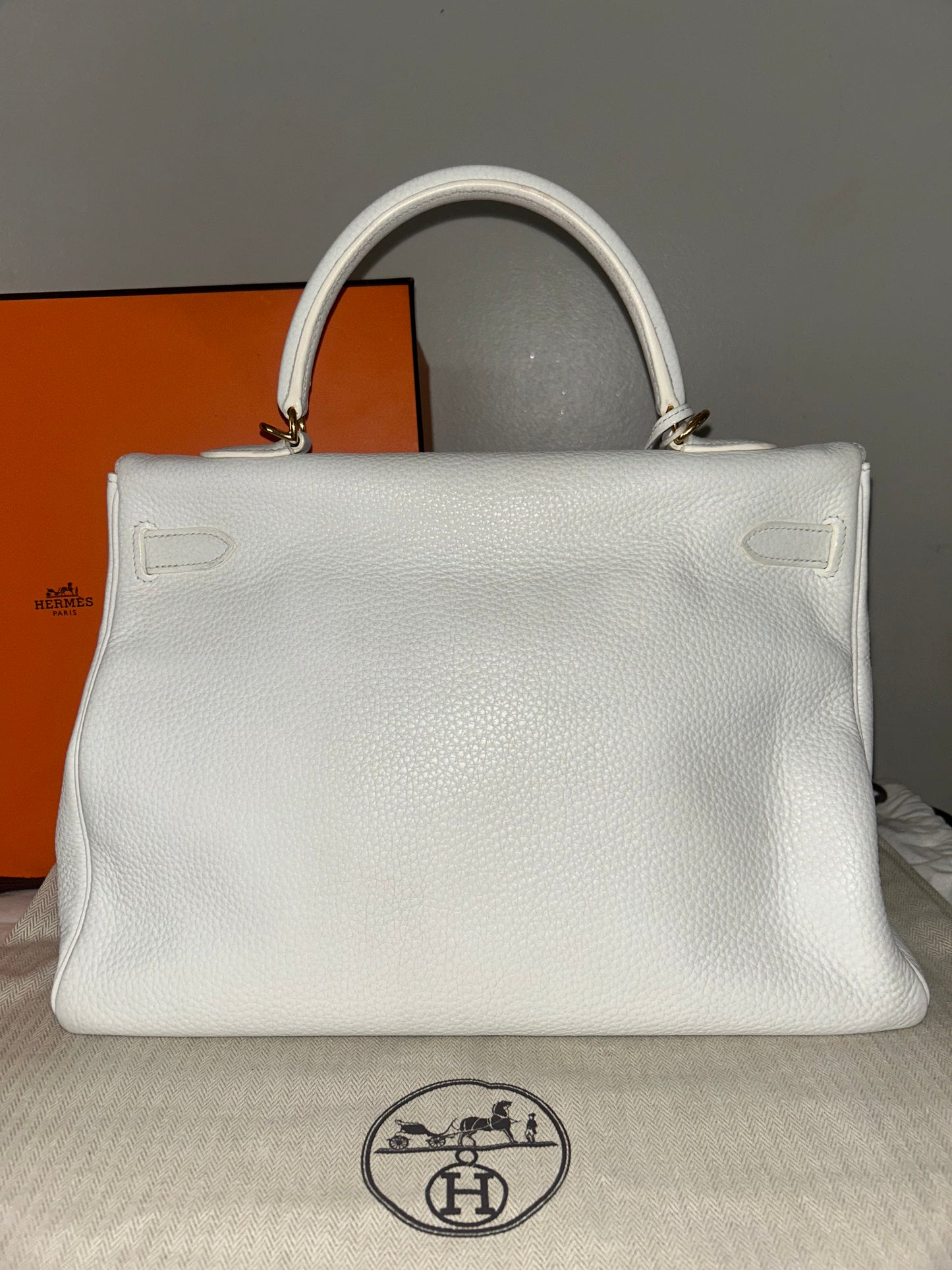 HERMÈS Kelly 35 White Blanc Clemence Leather Gold Hardware Handbag