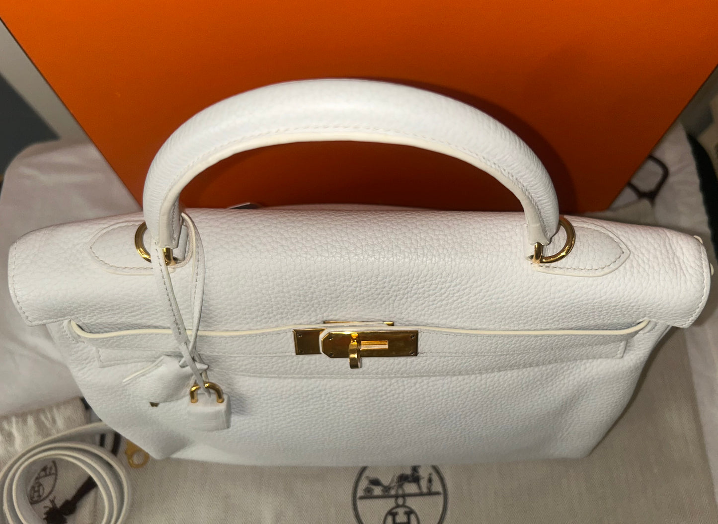 HERMÈS Kelly 35 White Blanc Clemence Leather Gold Hardware Handbag