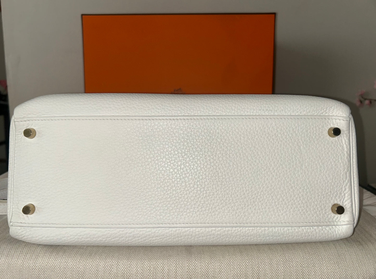 HERMÈS Kelly 35 White Blanc Clemence Leather Gold Hardware Handbag