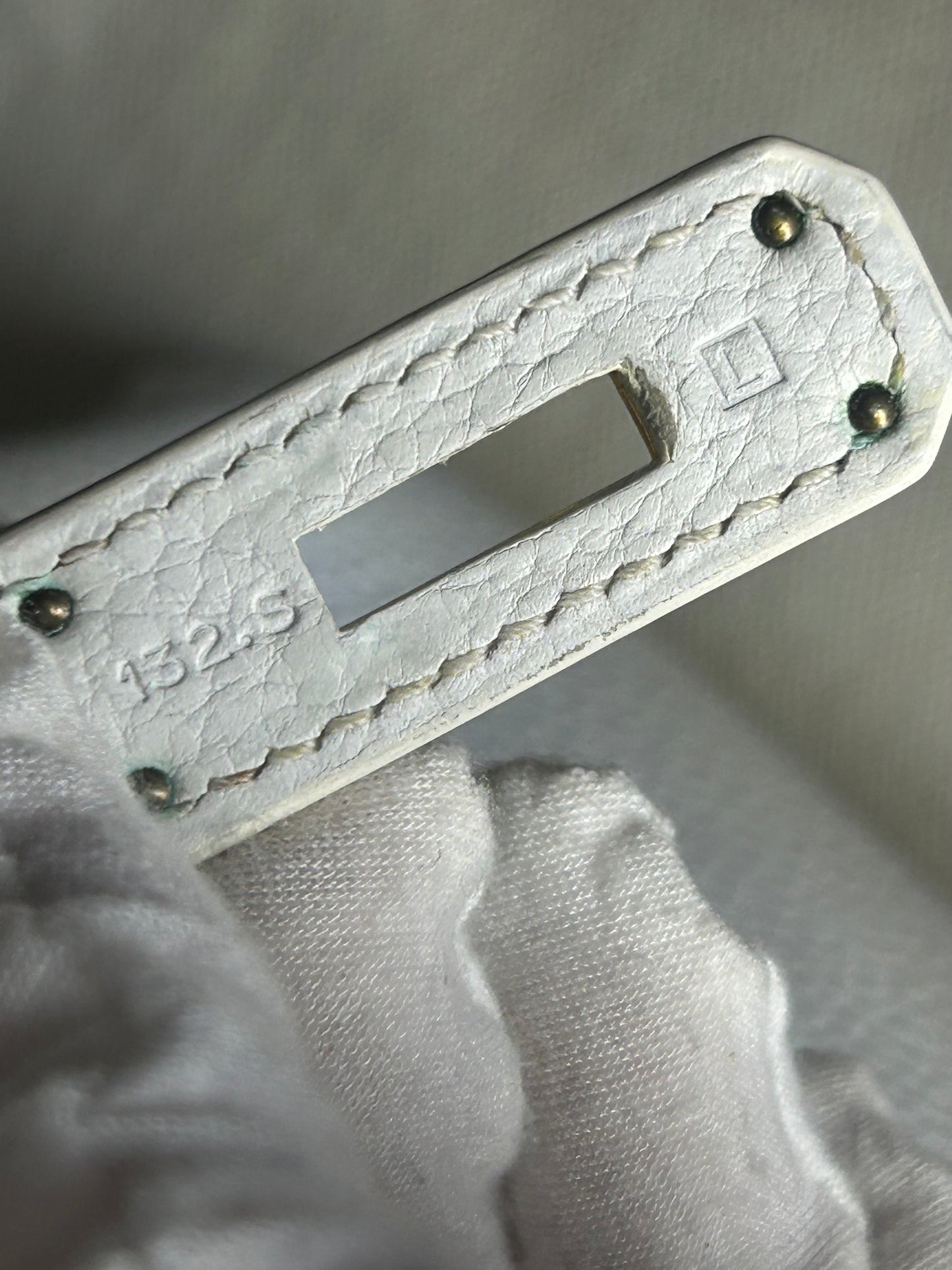 HERMÈS Kelly 35 White Blanc Clemence Leather Gold Hardware Handbag