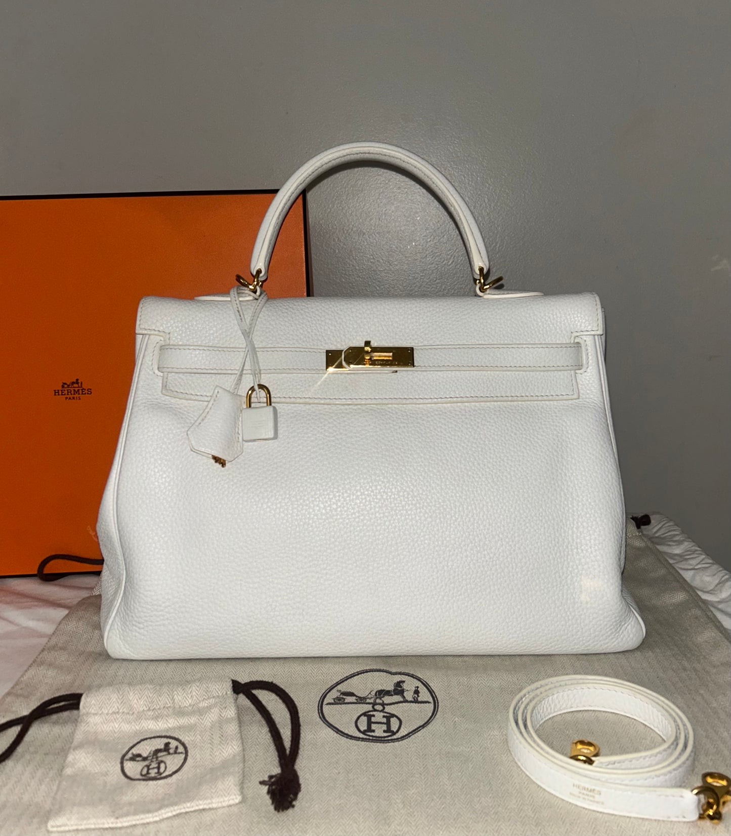 HERMÈS Kelly 35 White Blanc Clemence Leather Gold Hardware Handbag