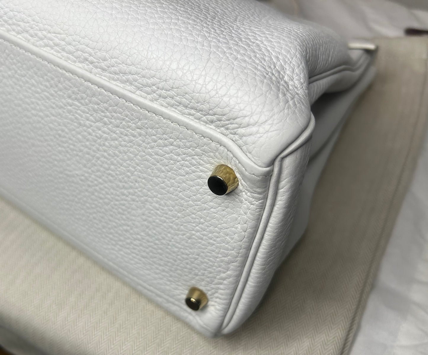 HERMÈS Kelly 35 White Blanc Clemence Leather Gold Hardware Handbag