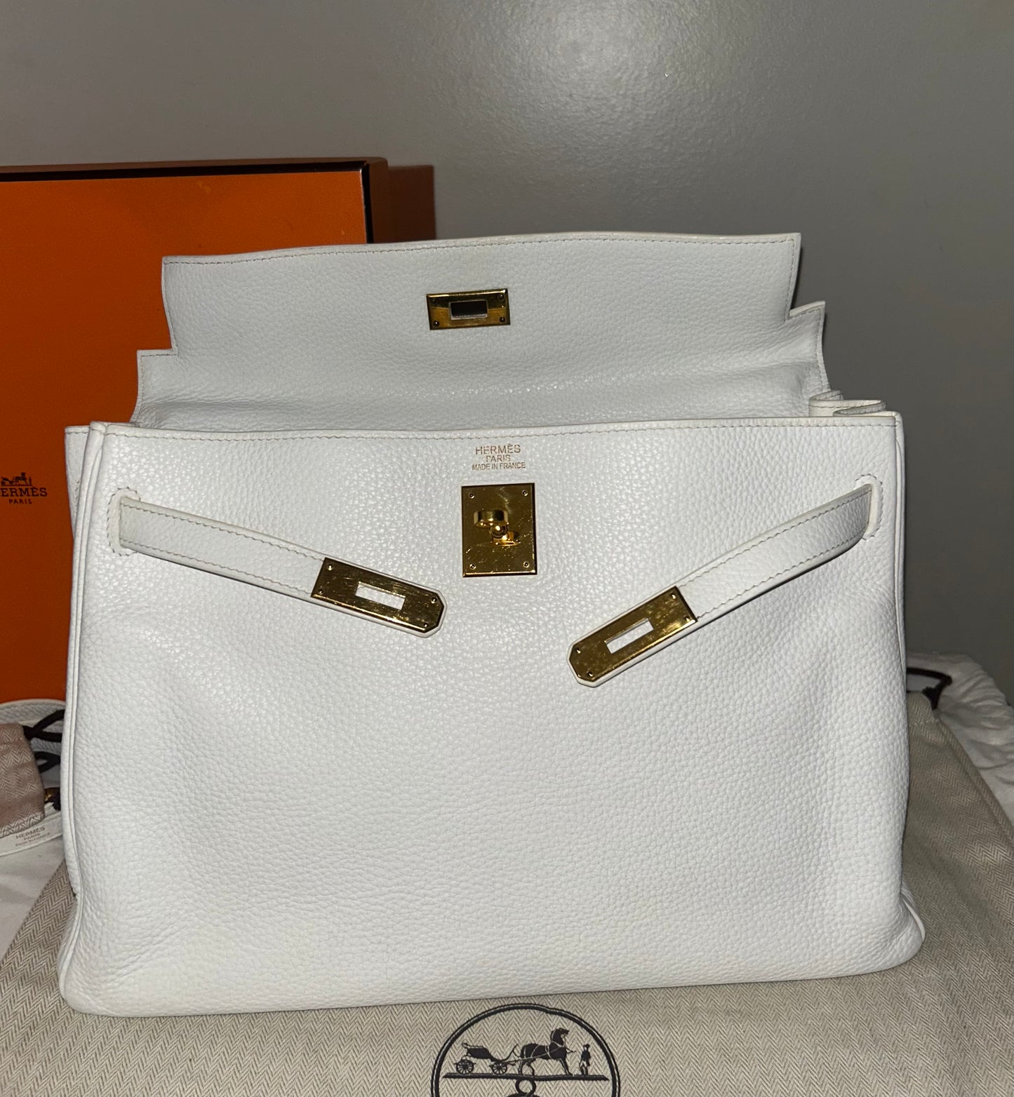 HERMÈS Kelly 35 White Blanc Clemence Leather Gold Hardware Handbag