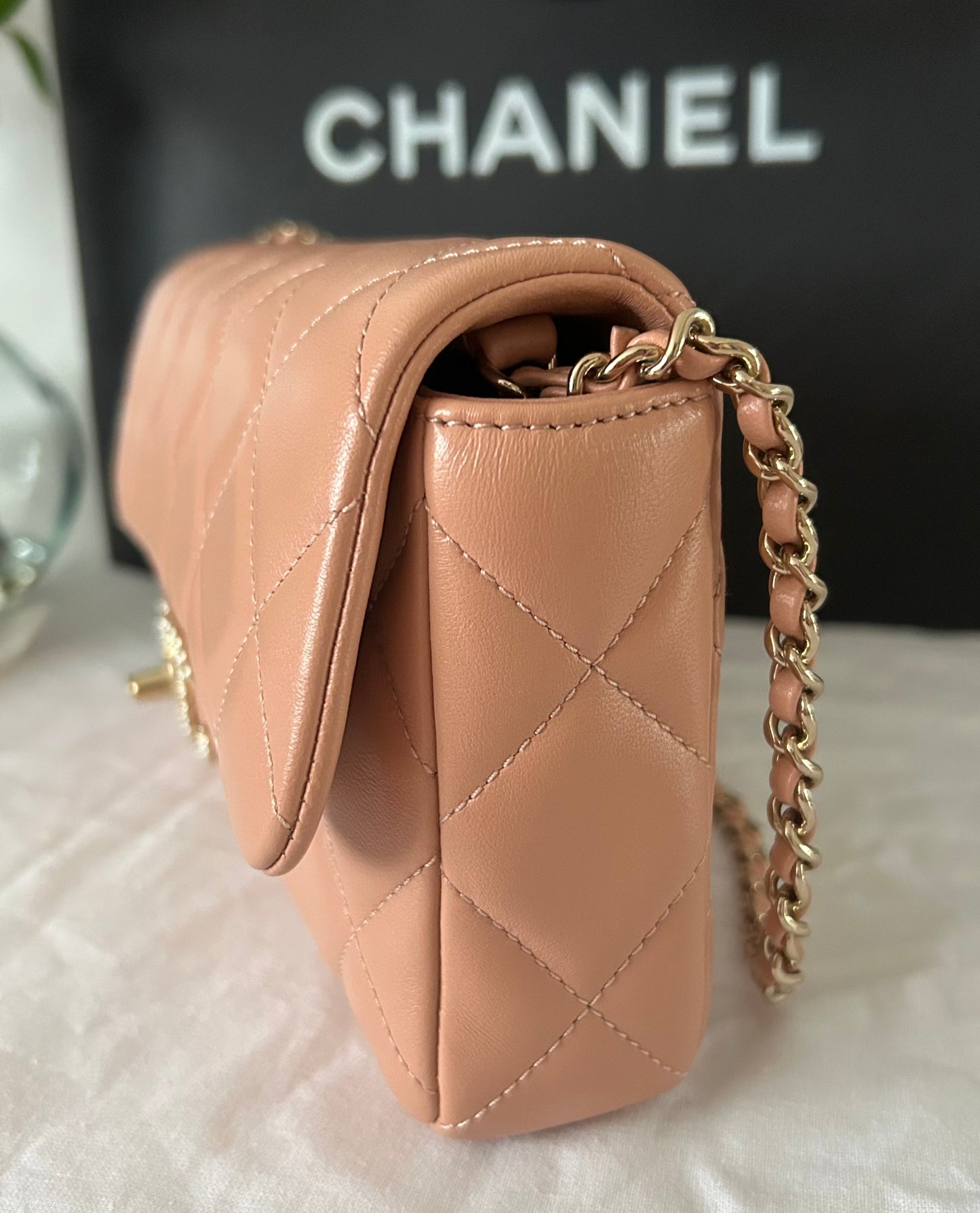 CHANEL 23P Pearl CC Shoulder Flap Bag Quilted Lambskin Leather Nude Pink/Gold