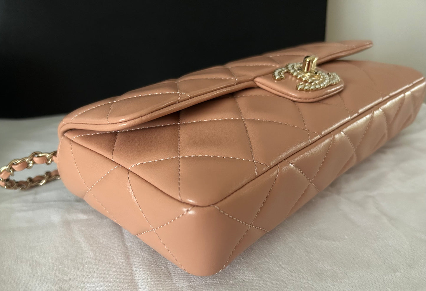 CHANEL 23P Pearl CC Shoulder Flap Bag Quilted Lambskin Leather Nude Pink/Gold