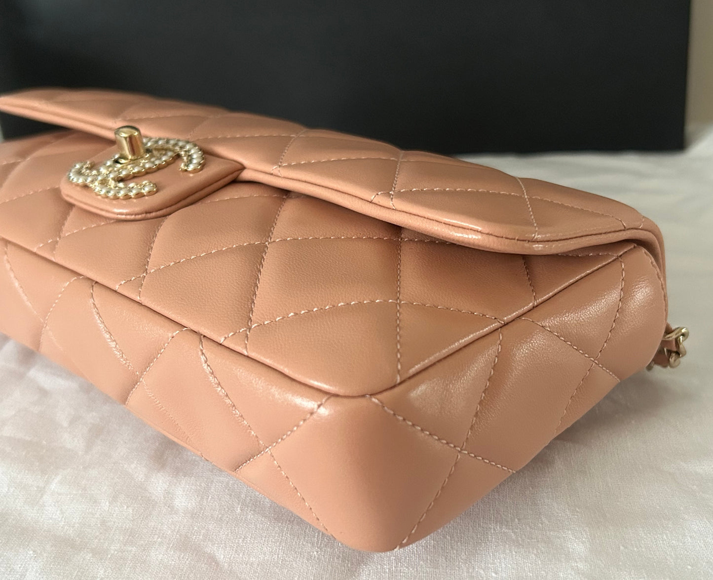 CHANEL 23P Pearl CC Shoulder Flap Bag Quilted Lambskin Leather Nude Pink/Gold