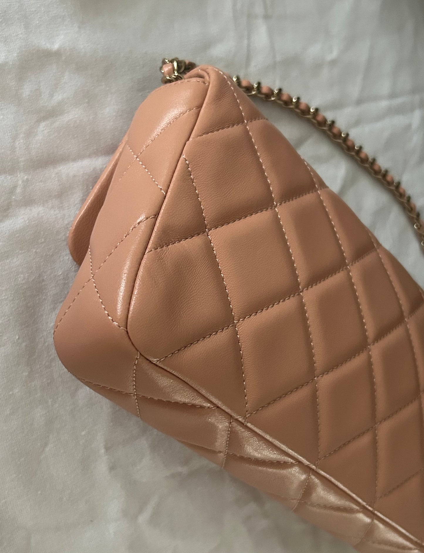 CHANEL 23P Pearl CC Shoulder Flap Bag Quilted Lambskin Leather Nude Pink/Gold