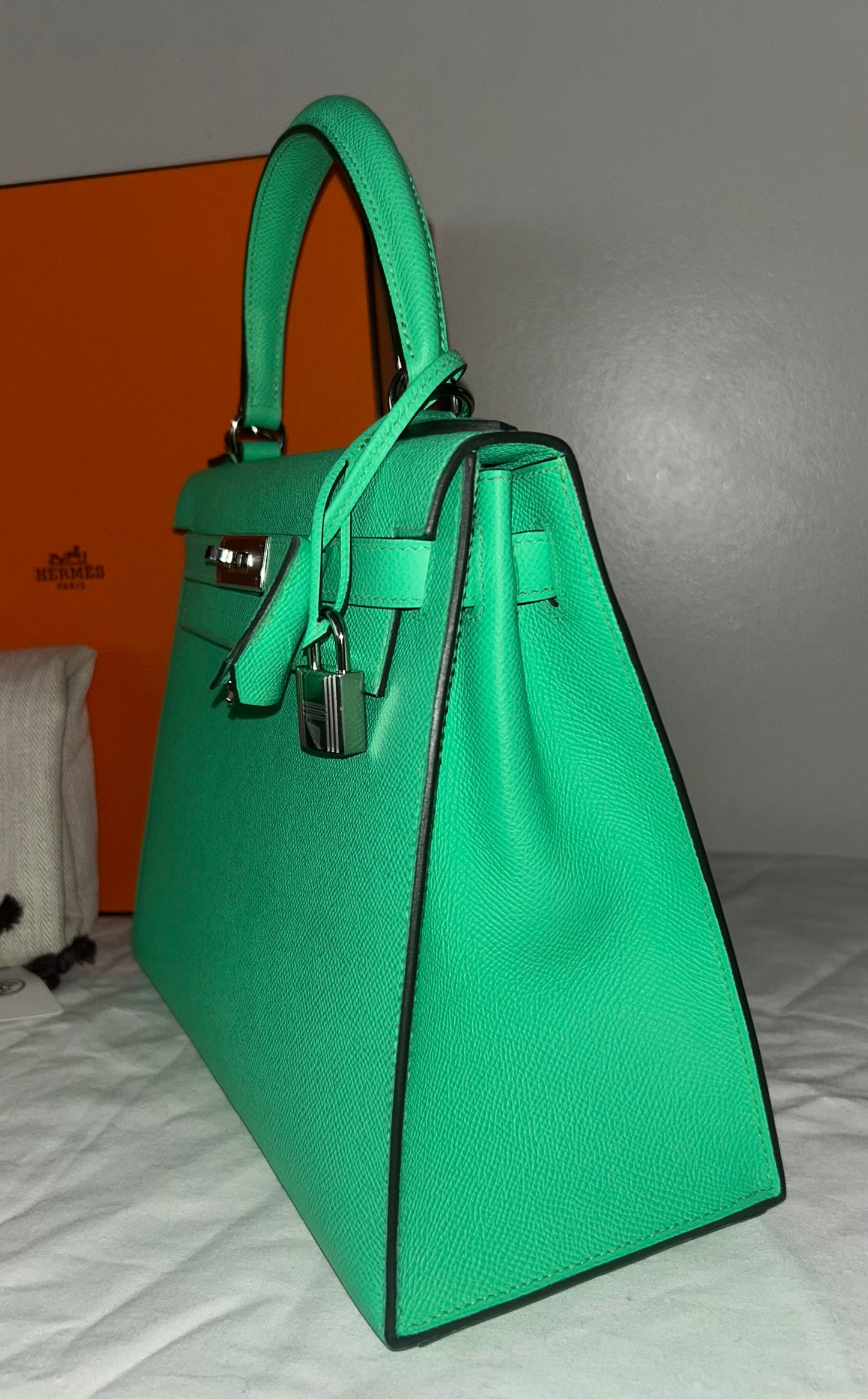 HERMÈS Kelly Sellier 28 Vert Comics Epsom Palladium Hardware Handbag