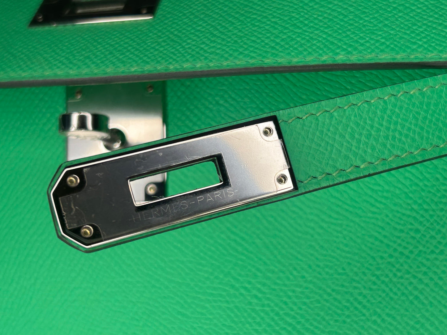 HERMÈS Kelly Sellier 28 Vert Comics Epsom Palladium Hardware Handbag
