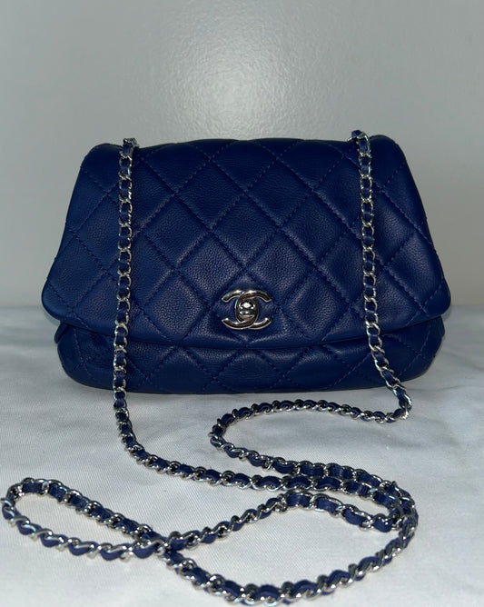 CHANEL Small Curvy Flap Bag Quilted Calfskin in Navy