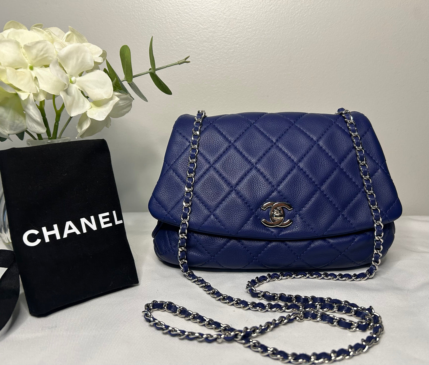 CHANEL Small Curvy Flap Bag Quilted Calfskin in Navy