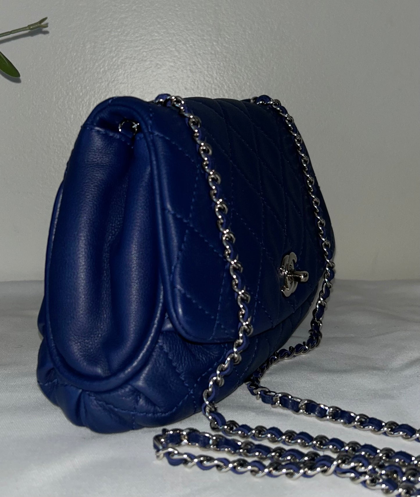 CHANEL Small Curvy Flap Bag Quilted Calfskin in Navy