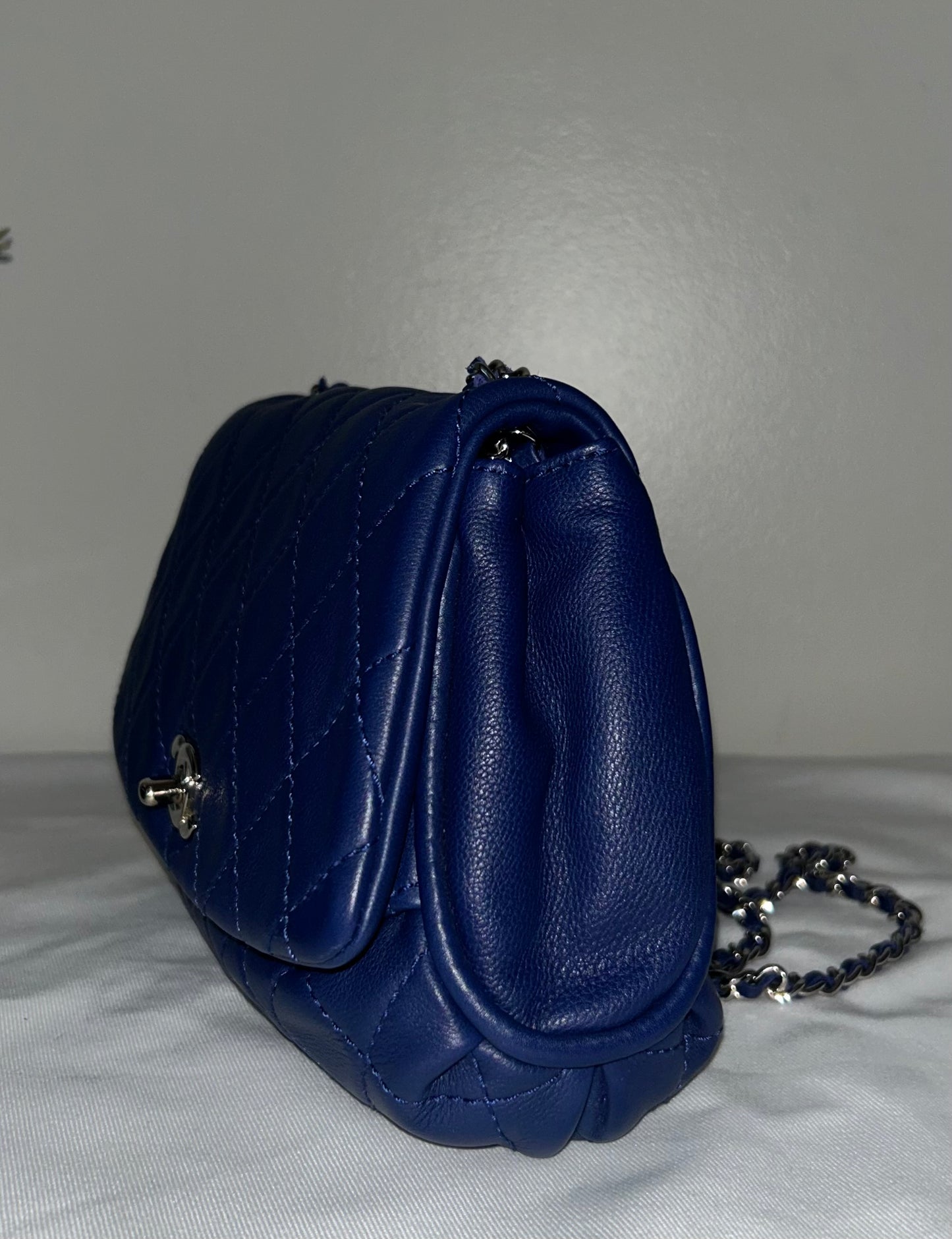 CHANEL Small Curvy Flap Bag Quilted Calfskin in Navy