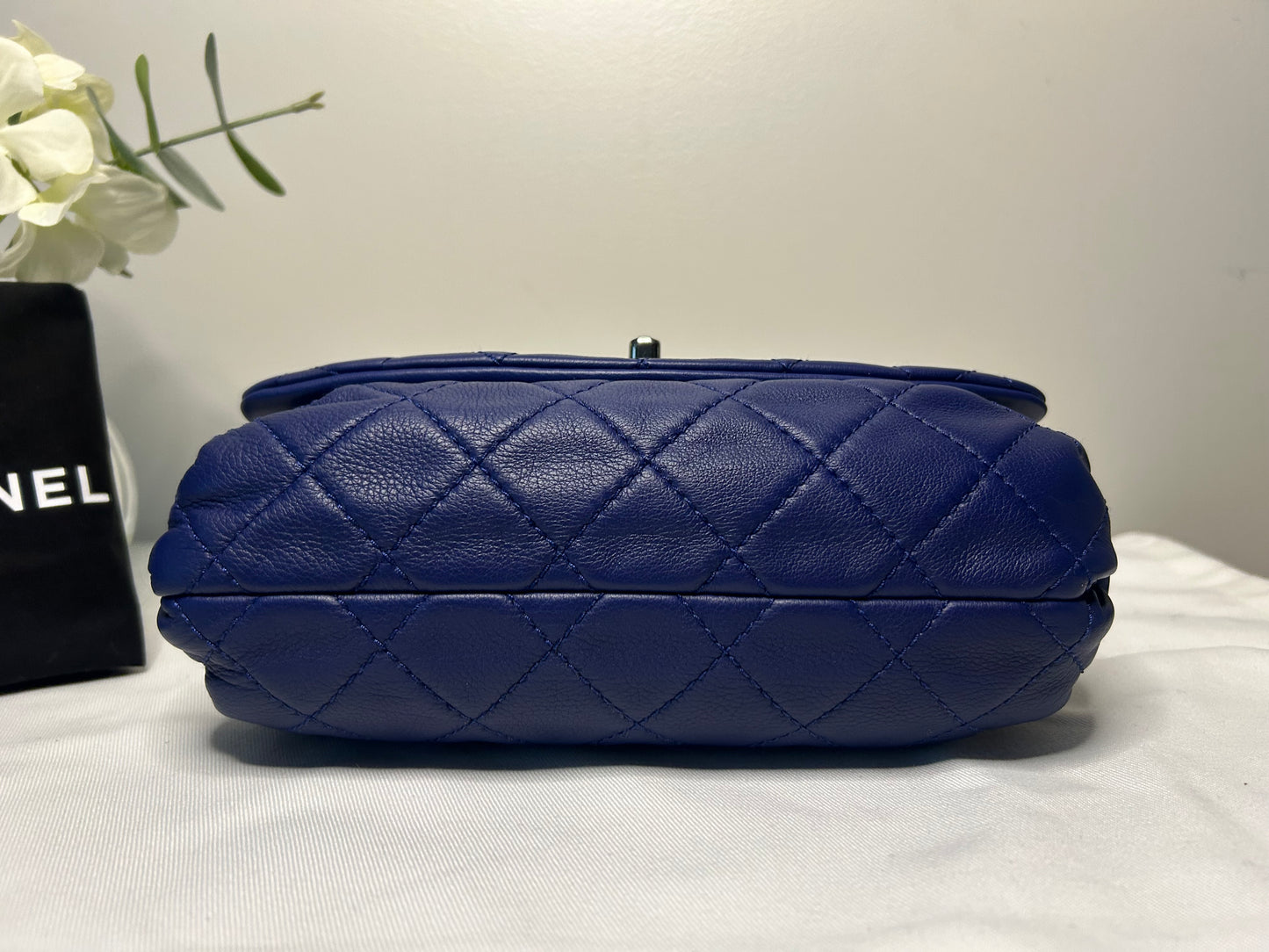 CHANEL Small Curvy Flap Bag Quilted Calfskin in Navy