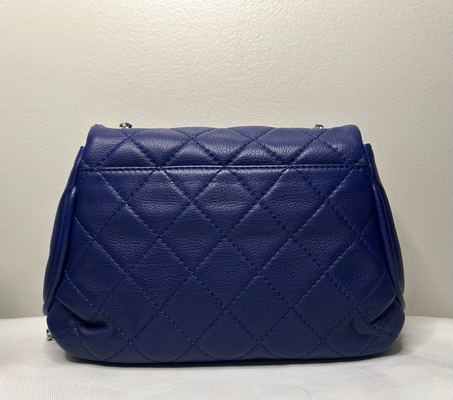 CHANEL Small Curvy Flap Bag Quilted Calfskin in Navy