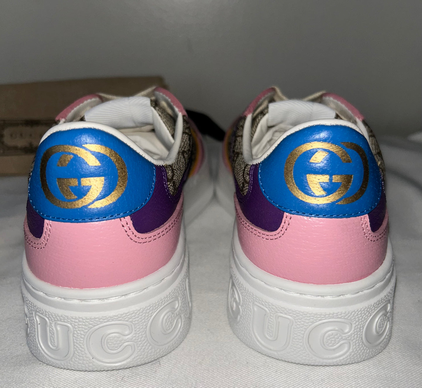 GUCCI GG Supreme Calfskin Low-Top Sneakers Beige/White/Pink Multi Size 5.5