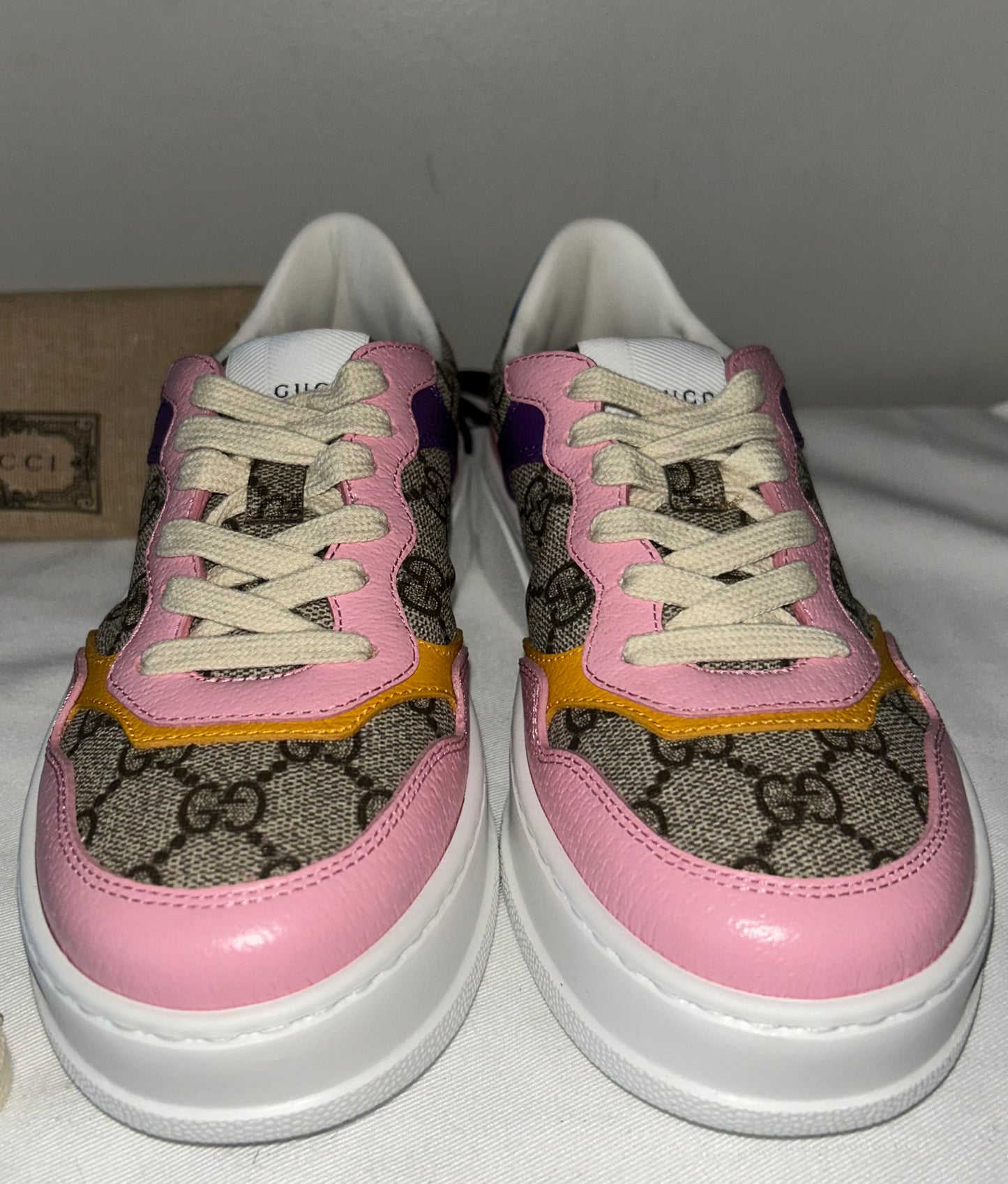 GUCCI GG Supreme Calfskin Low-Top Sneakers Beige/White/Pink Multi Size 5.5