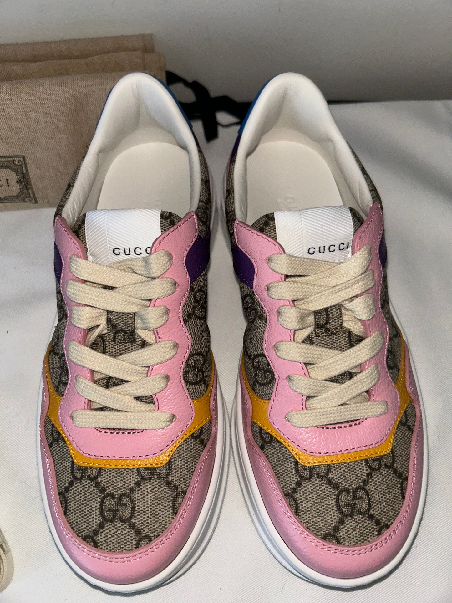 GUCCI GG Supreme Calfskin Low-Top Sneakers Beige/White/Pink Multi Size 5.5