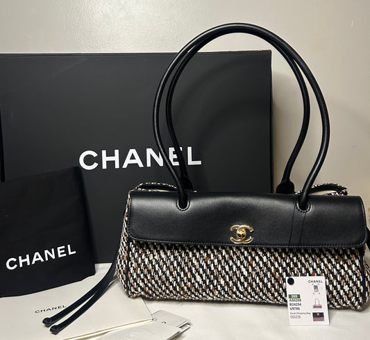 CHANEL 26S "Urban Essential" East West Small Shopping Tote Tweed/Leather Black