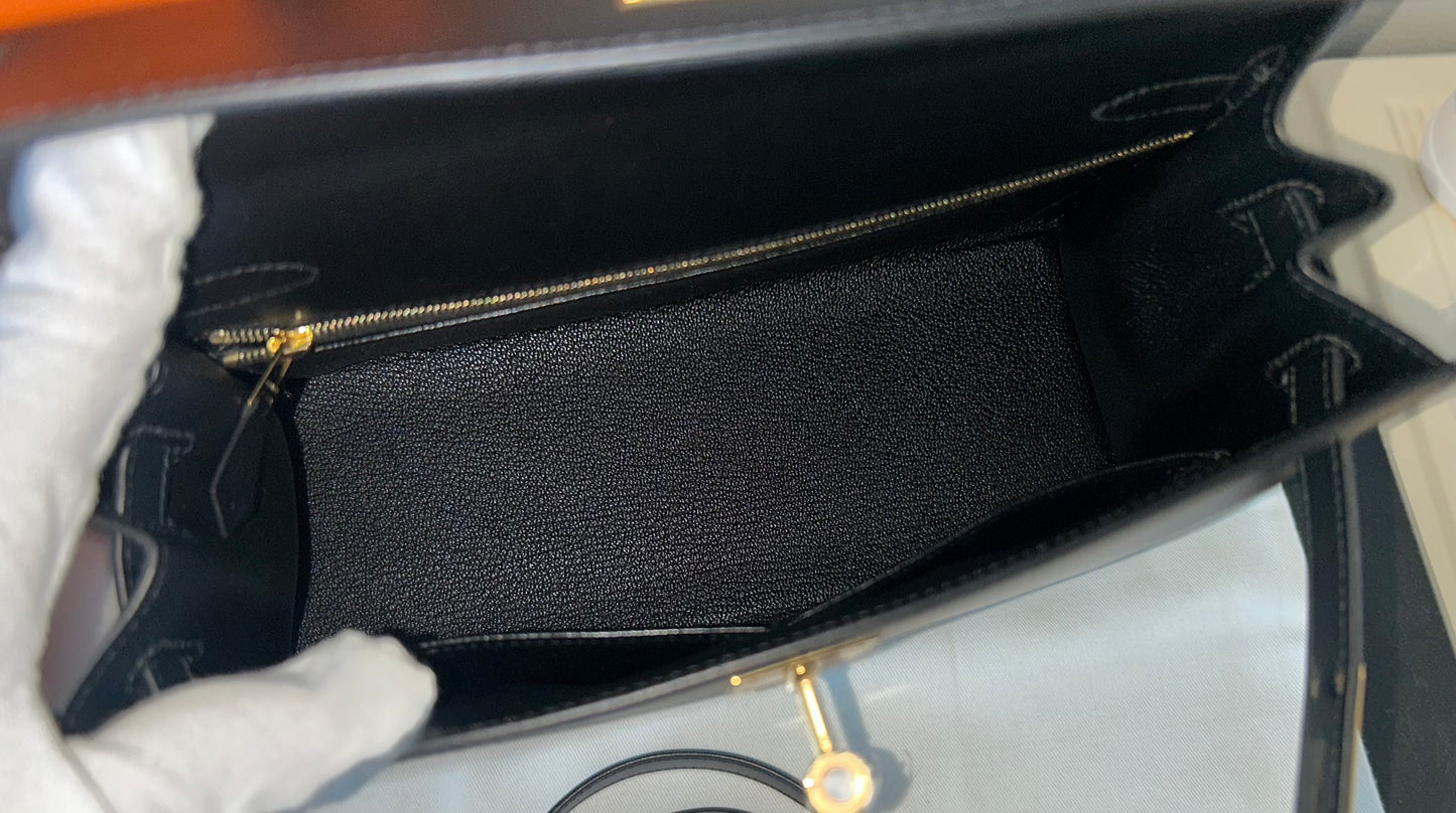 HERMÈS Kelly 28 Noir Black Sombrero Leather Gold Hardware