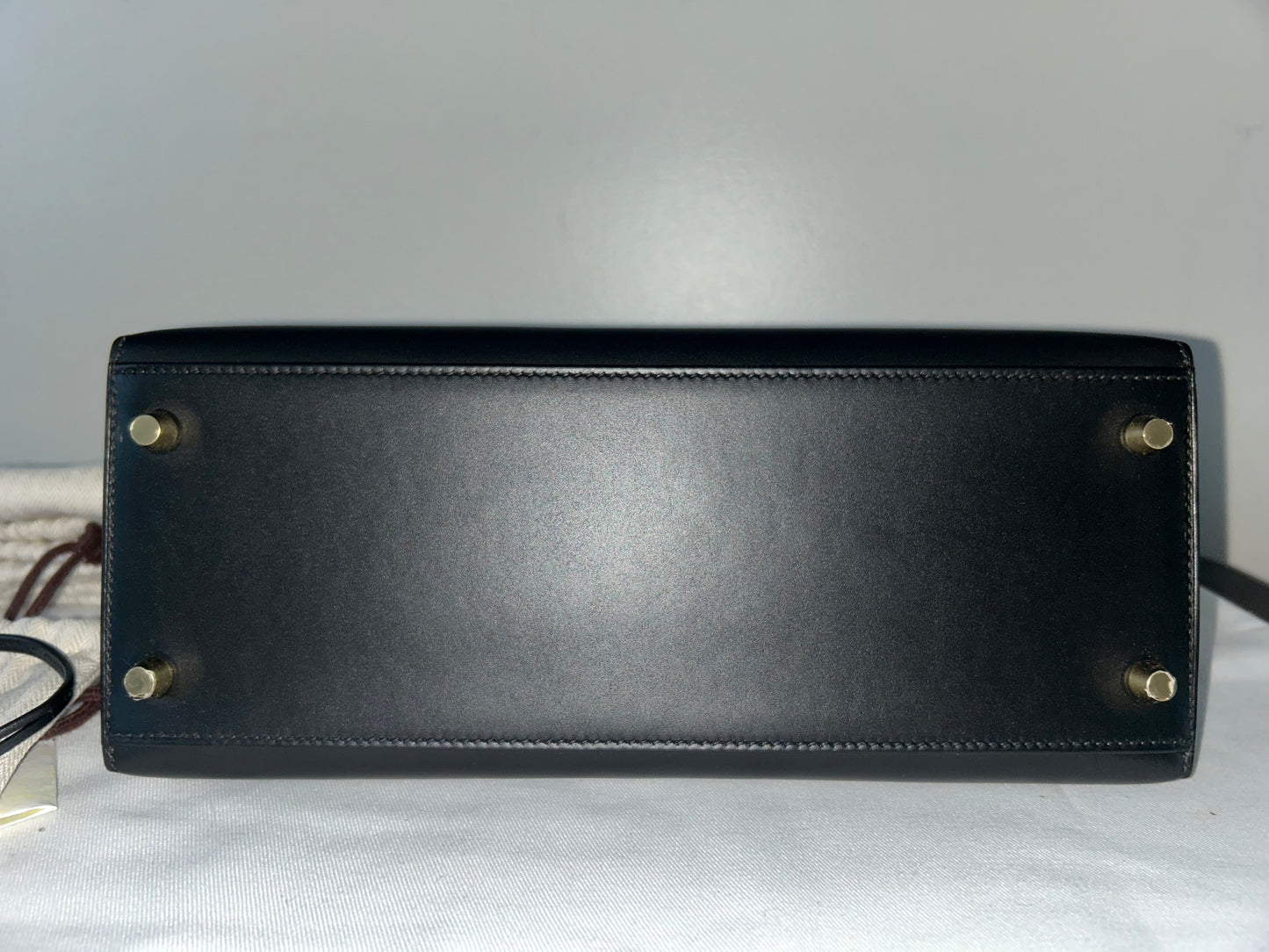 HERMÈS Kelly 28 Noir Black Sombrero Leather Gold Hardware