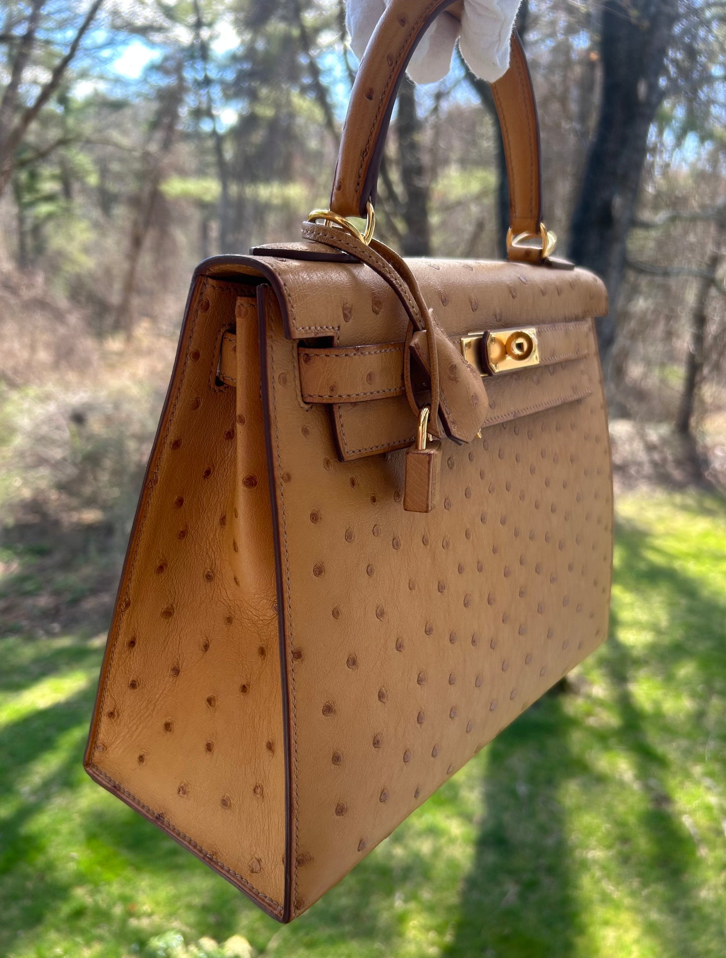 HERMÈS Kelly 28 Tabac Camel Ostrich Leather Gold Hardware Handbag