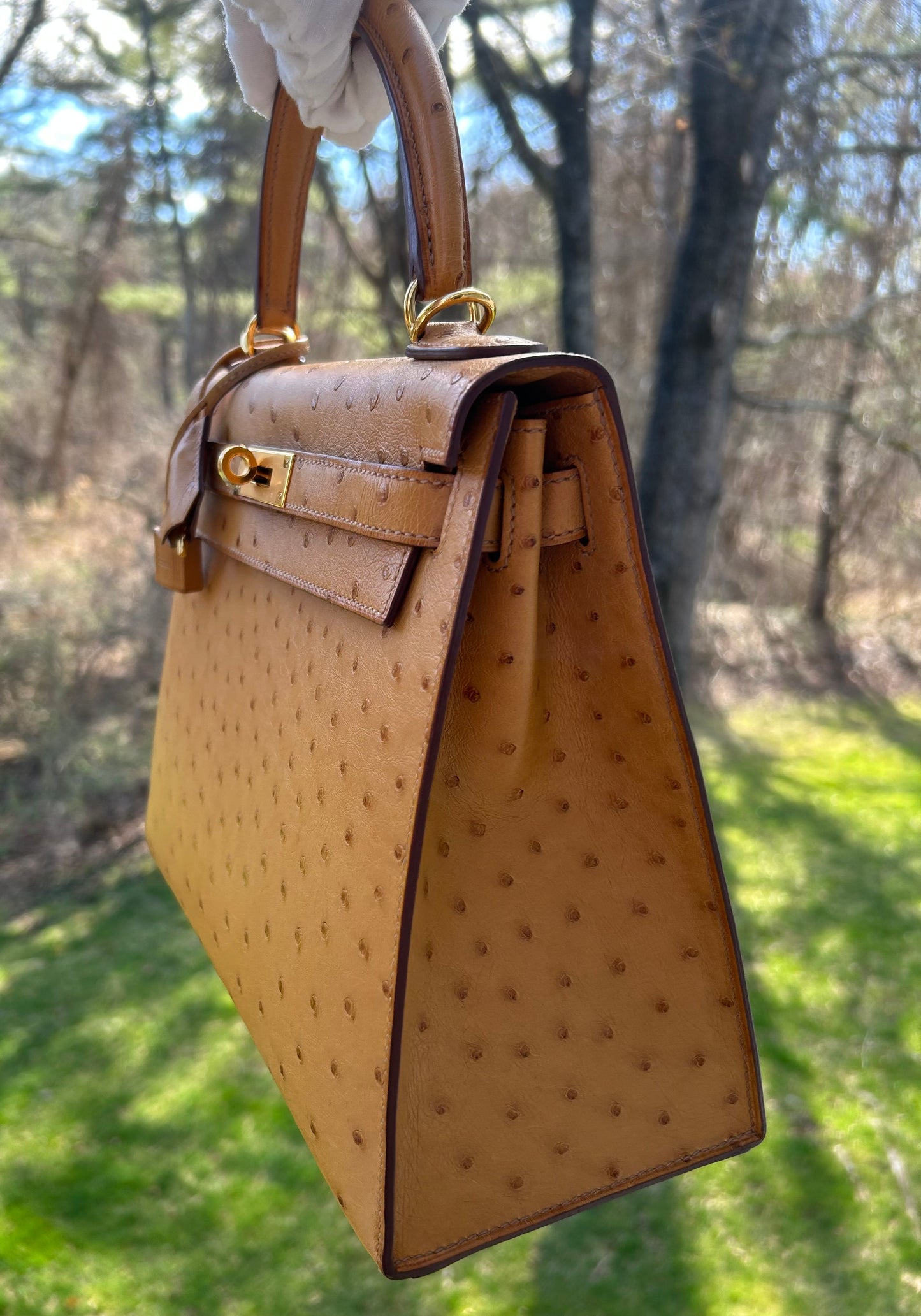 HERMÈS Kelly 28 Tabac Camel Ostrich Leather Gold Hardware Handbag