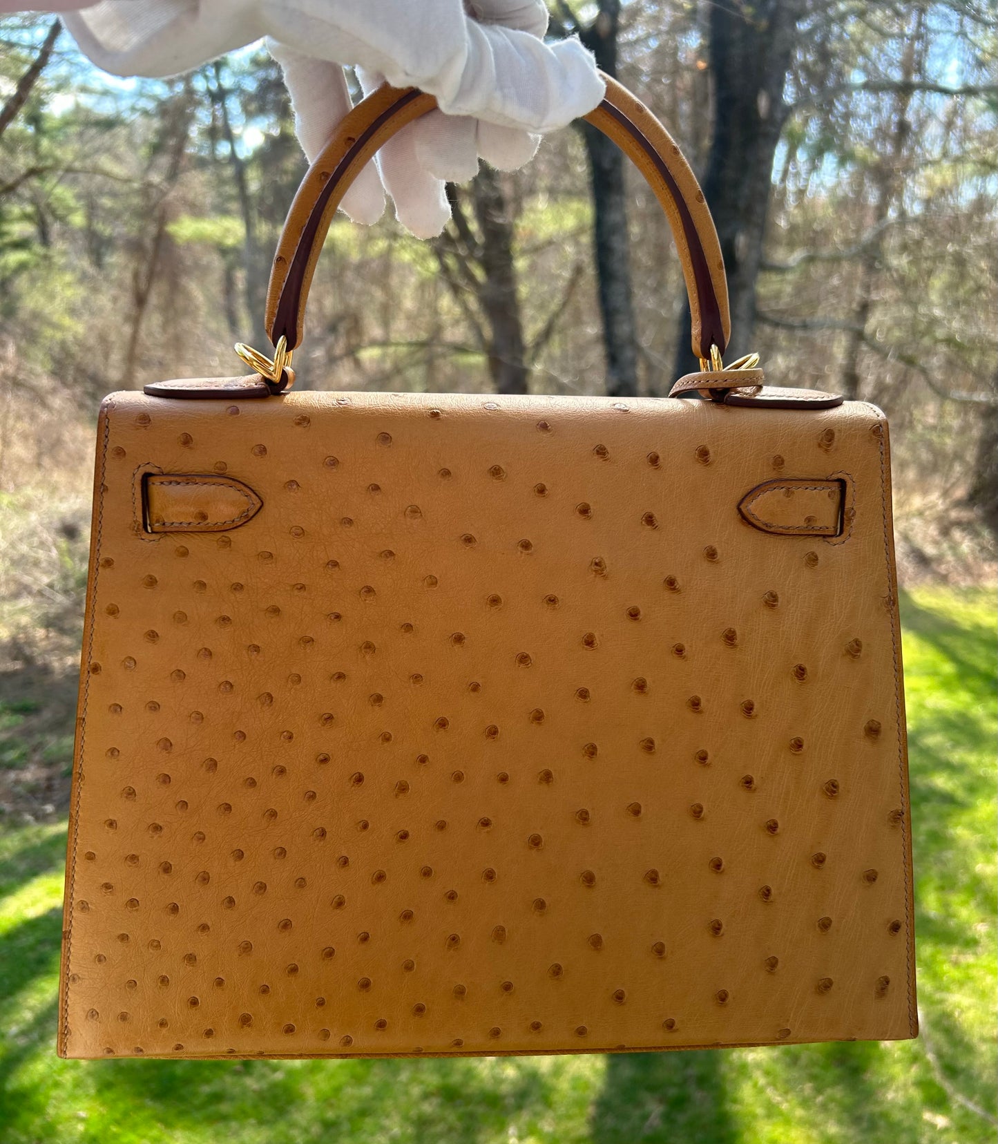 HERMÈS Kelly 28 Tabac Camel Ostrich Leather Gold Hardware Handbag