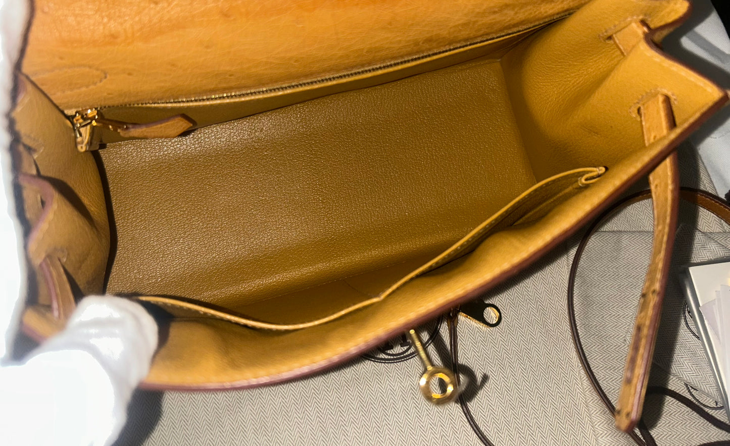 HERMÈS Kelly 28 Tabac Camel Ostrich Leather Gold Hardware Handbag