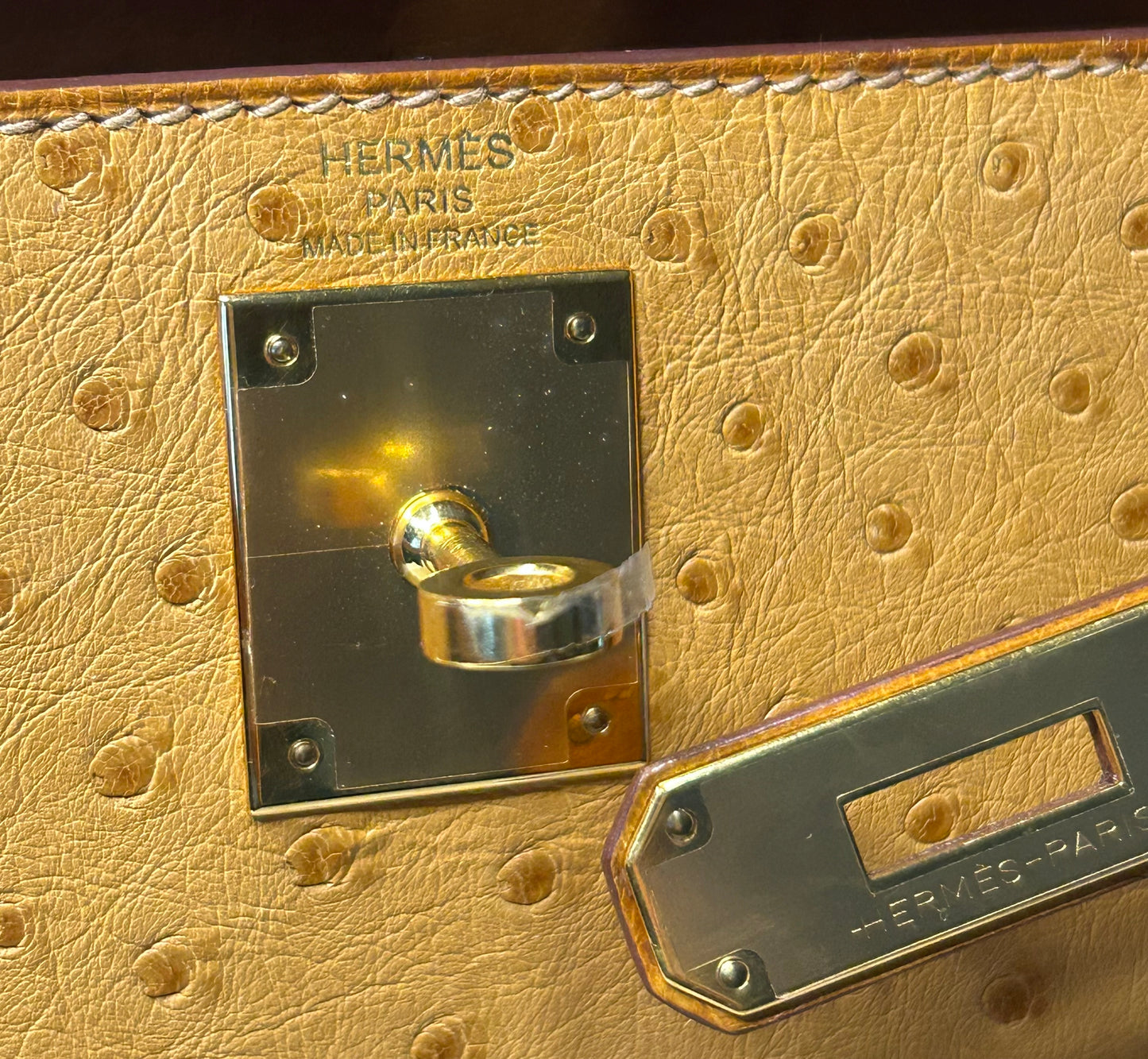 HERMÈS Kelly 28 Tabac Camel Ostrich Leather Gold Hardware Handbag
