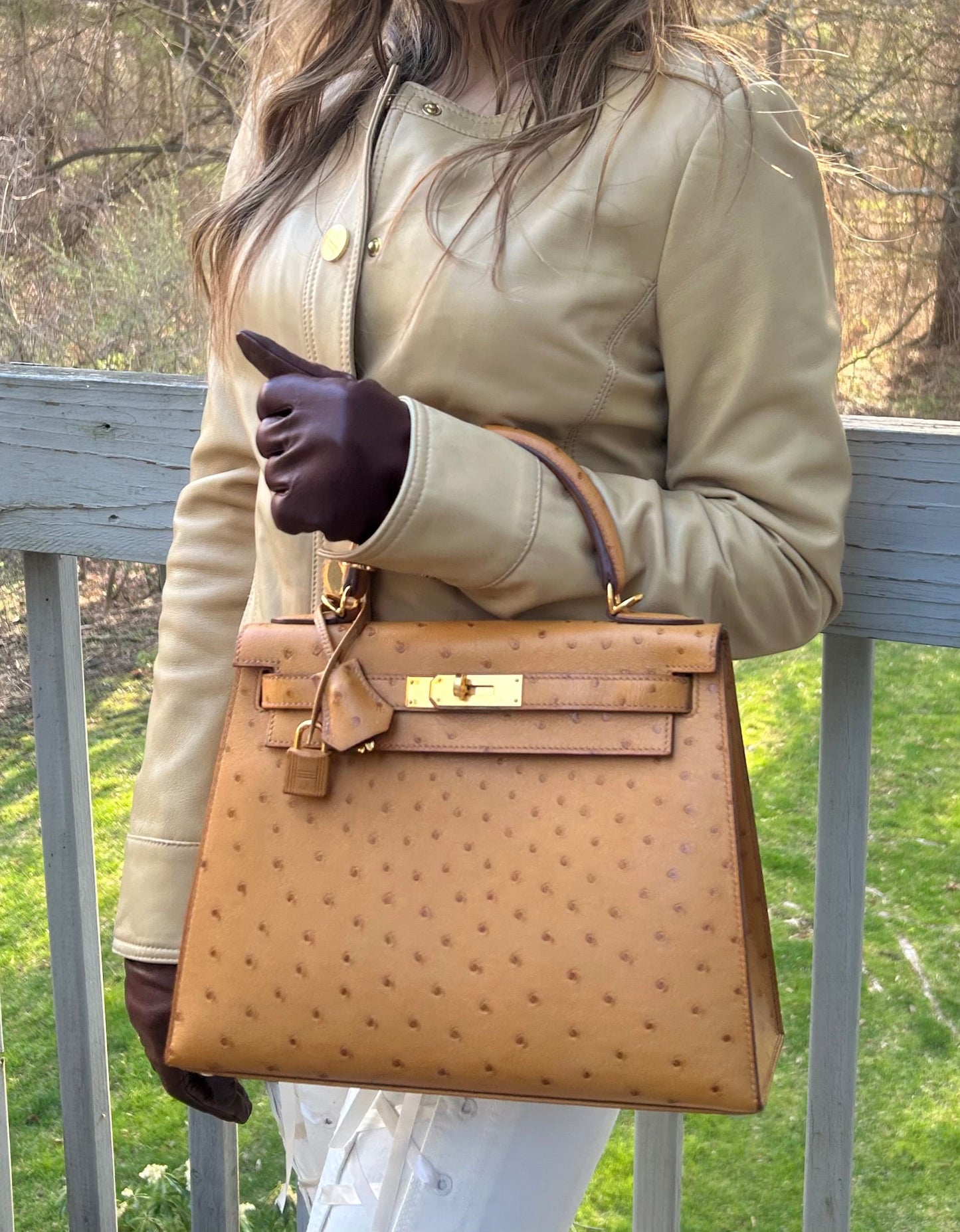 HERMÈS Kelly 28 Tabac Camel Ostrich Leather Gold Hardware Handbag