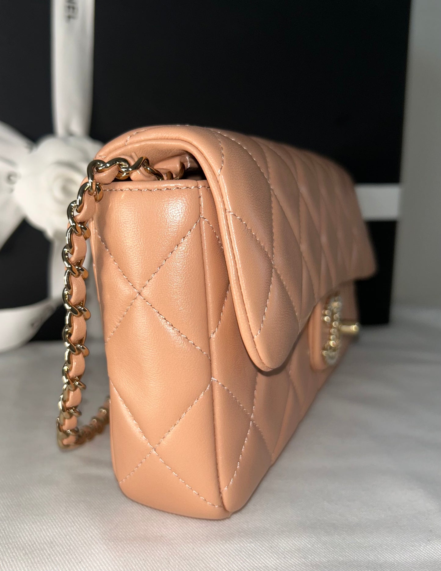 CHANEL 23P Pearl CC Shoulder Flap Bag Quilted Lambskin Peach/Gold