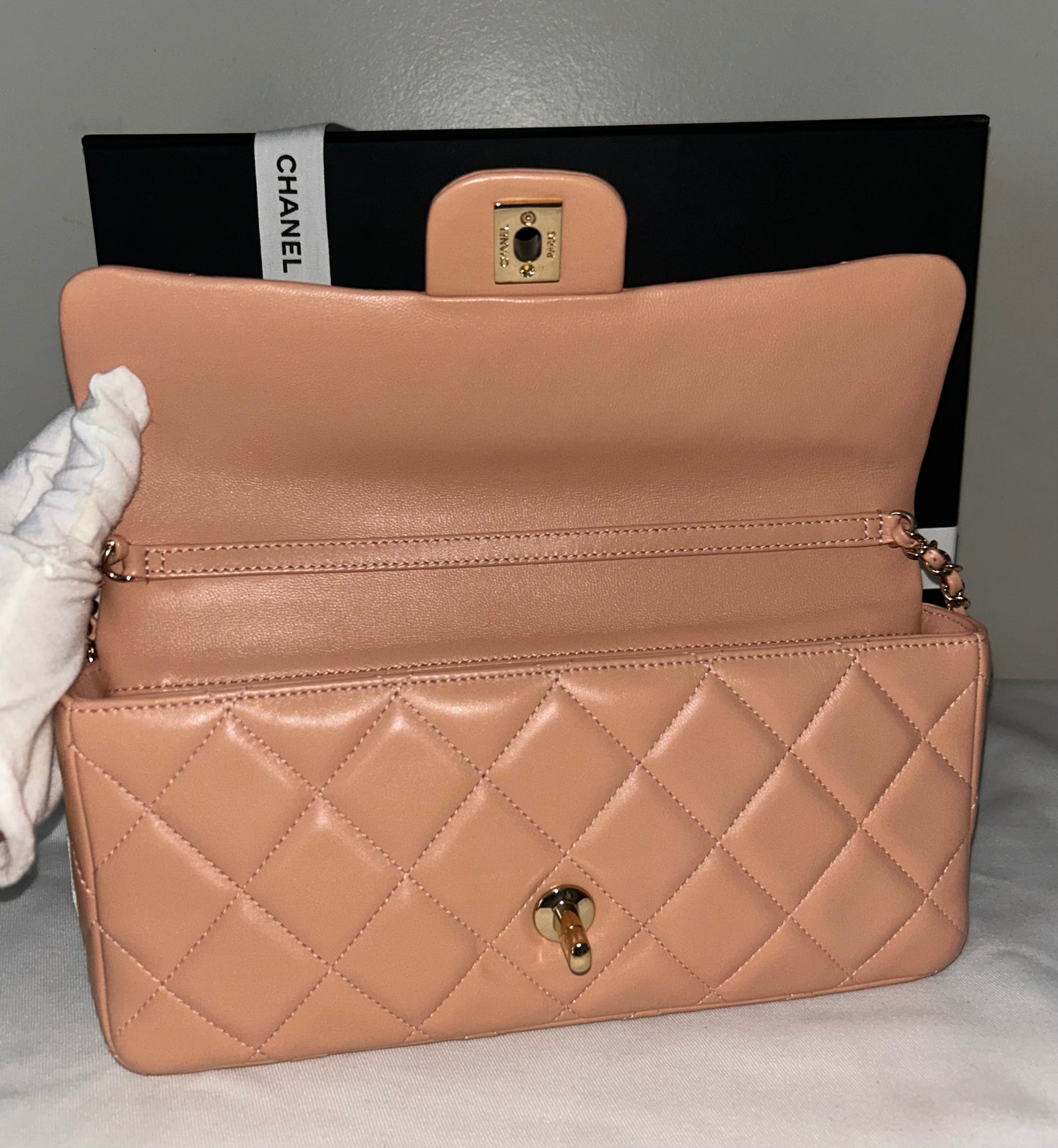 CHANEL 23P Pearl CC Shoulder Flap Bag Quilted Lambskin Peach/Gold
