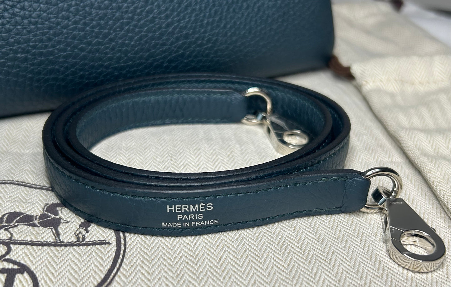HERMÈS Kelly 28 Vert Cypress Clemence Leather Palladium Hardware Handbag