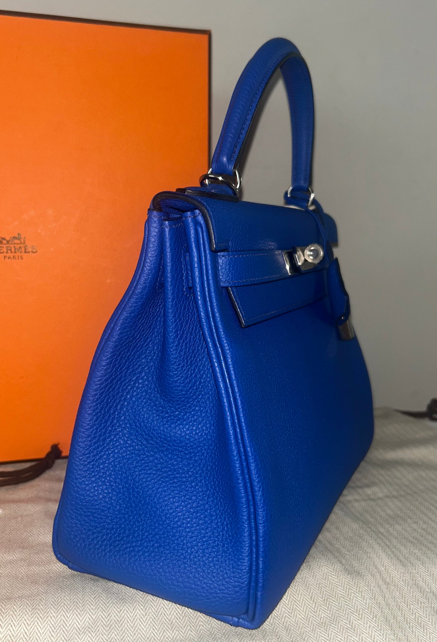 HERMÈS Kelly 28 Bleu Royal Togo Leather Palladium Hardware Handbag