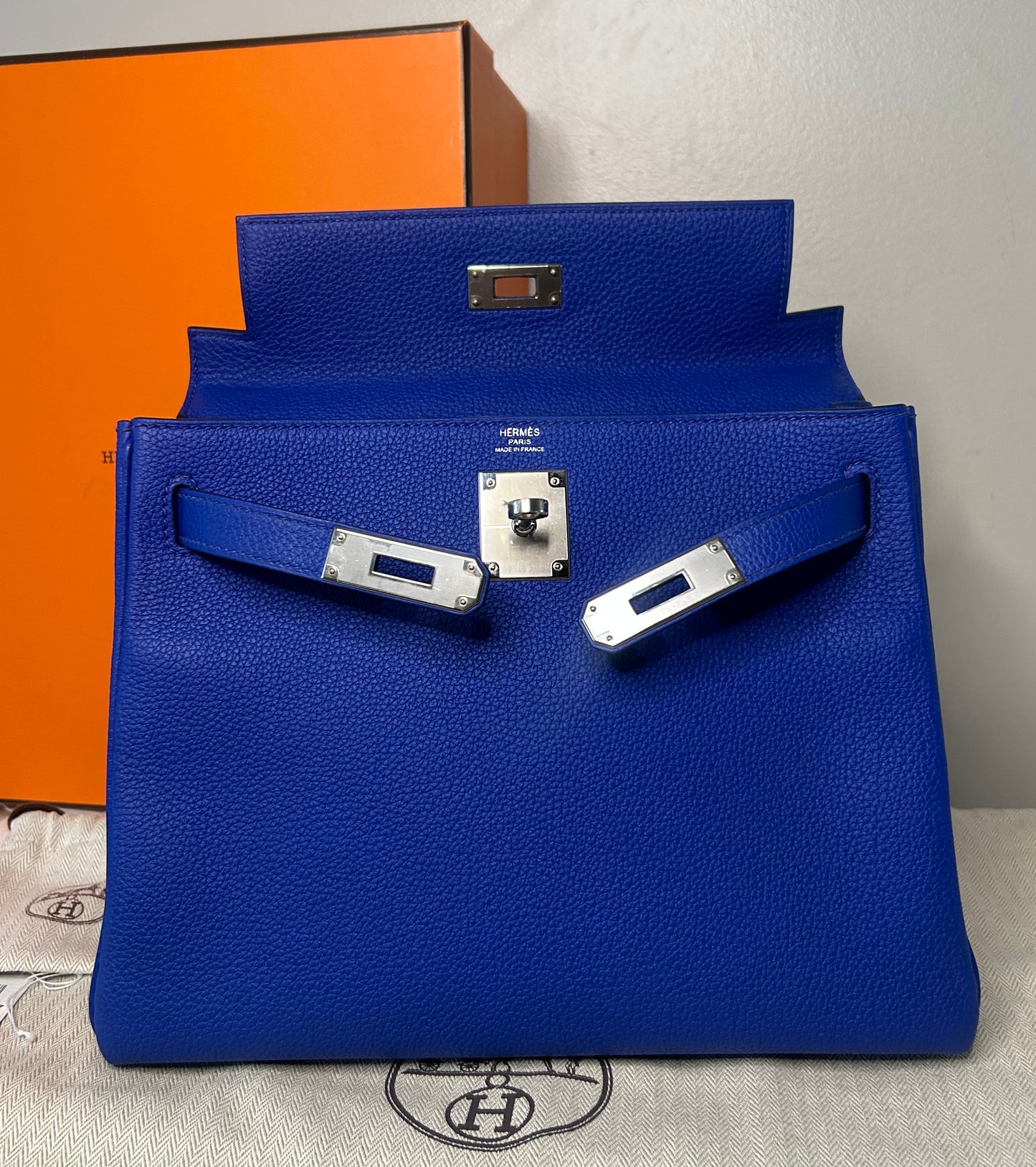 HERMÈS Kelly 28 Bleu Royal Togo Leather Palladium Hardware Handbag