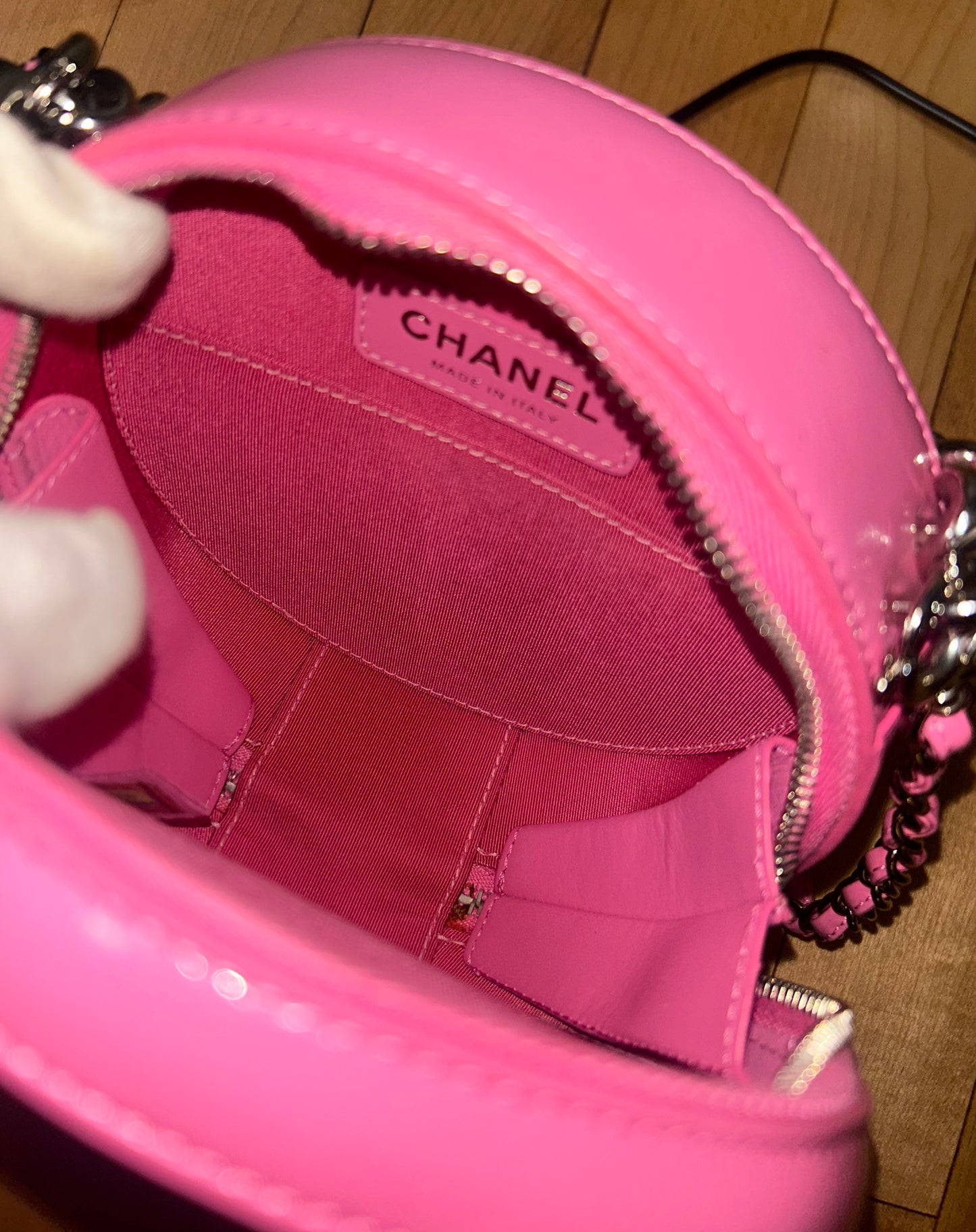 CHANEL CC Round As Earth Patent Leather Crossbody Bag Pink