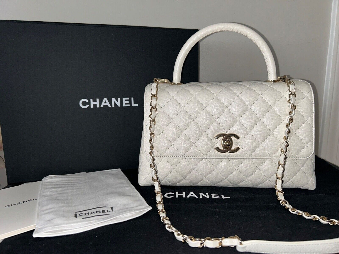 CHANEL 21A Quilted Caviar Coco Handle Flap Bag White/Champagne Gold Hardware