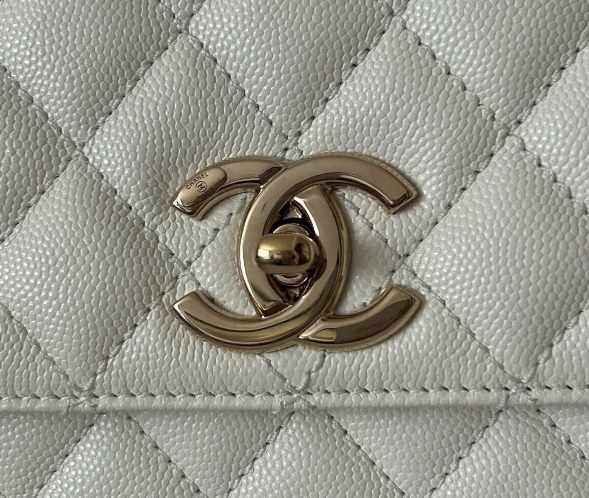 CHANEL 21A Quilted Caviar Coco Handle Flap Bag White/Champagne Gold Hardware