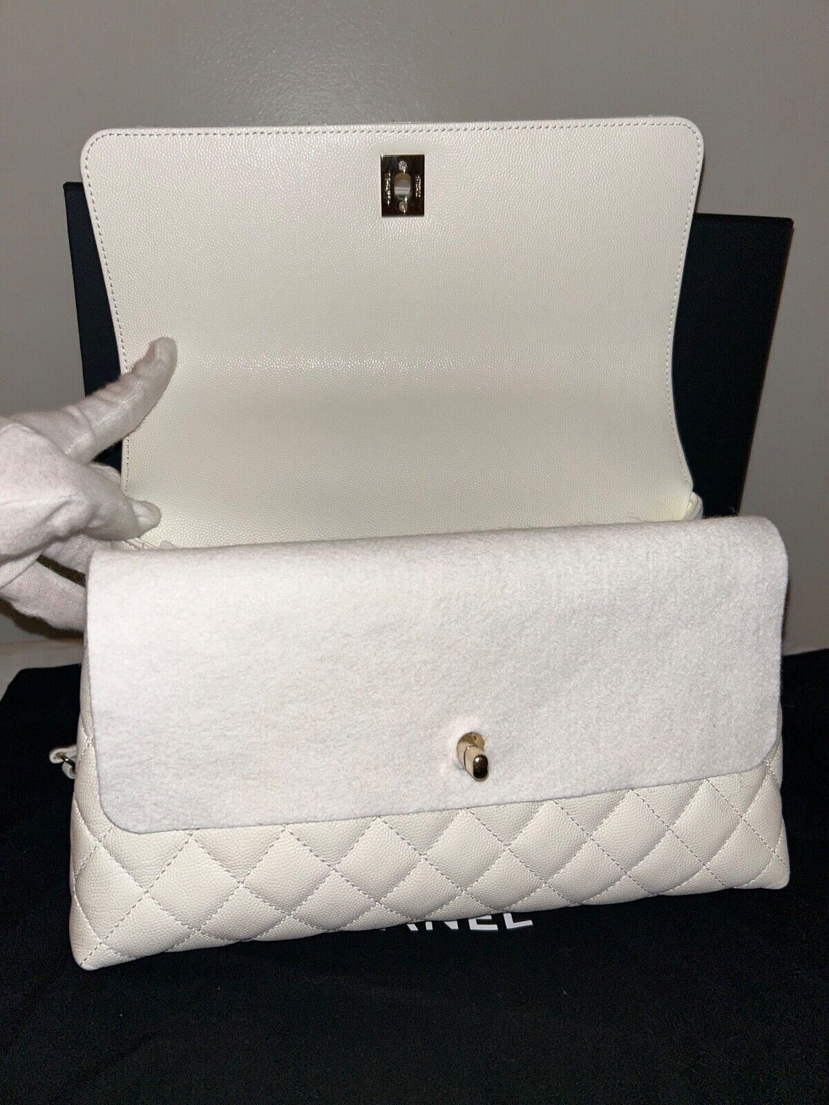 CHANEL 21A Quilted Caviar Coco Handle Flap Bag White/Champagne Gold Hardware