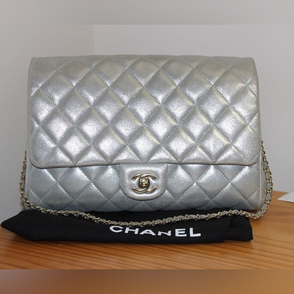 CHANEL CC Quilted Pearlescent Leather Shoulder Bag Silver/Gold