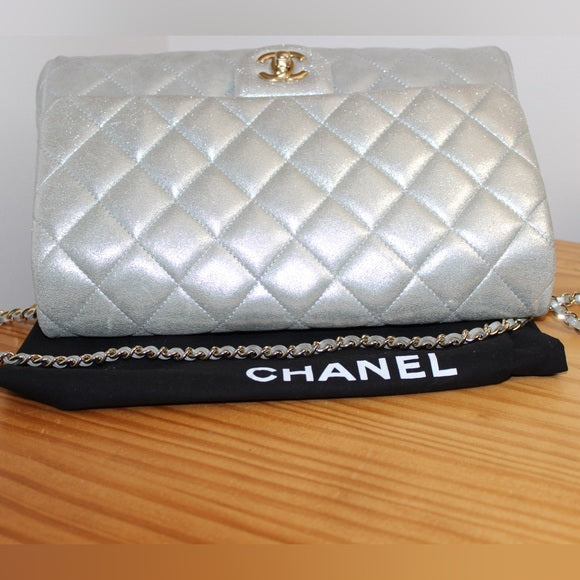 CHANEL CC Quilted Pearlescent Leather Shoulder Bag Silver/Gold