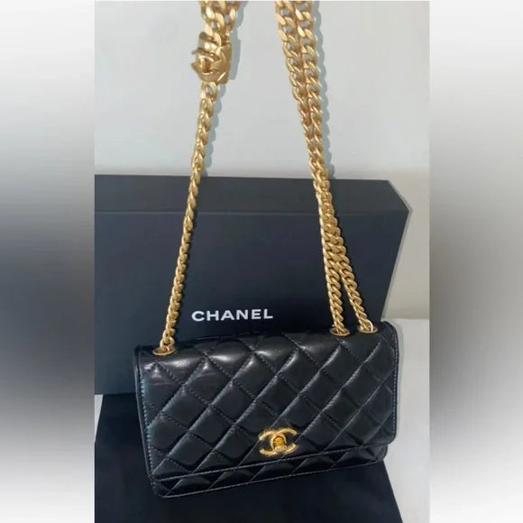 CHANEL 22K Classic Quilted Lambskin Leather Shoulder Bag WOC Black/Gold