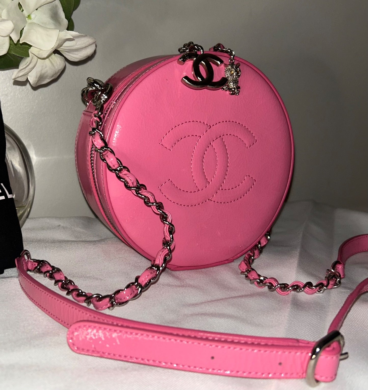 CHANEL CC Round As Earth Patent Leather Crossbody Bag Pink