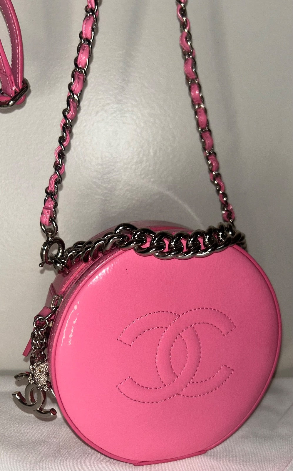 CHANEL CC Round As Earth Patent Leather Crossbody Bag Pink