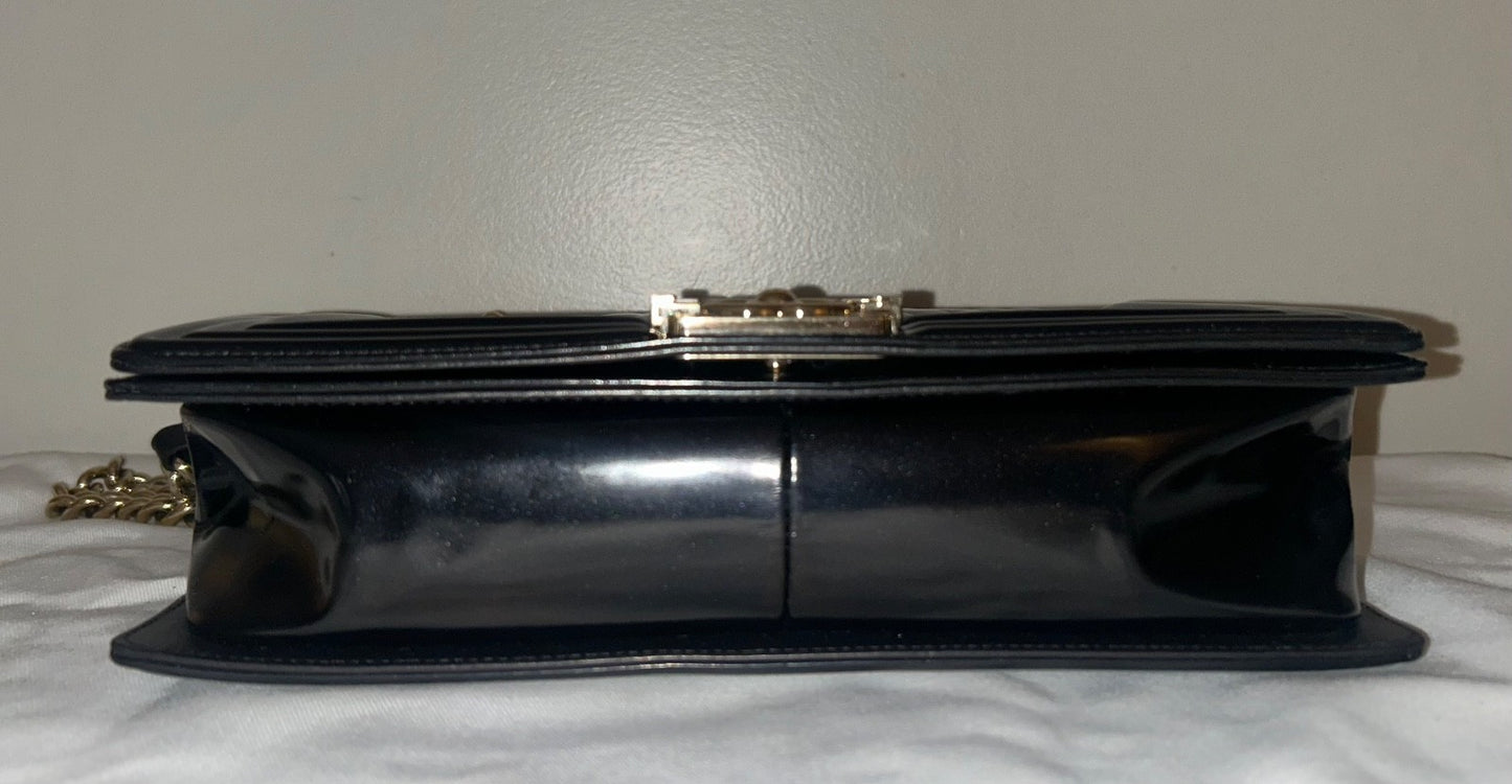 CHANEL Boy New Medium Flap Bag Quilted Patent Leather Black / Light Gold HW