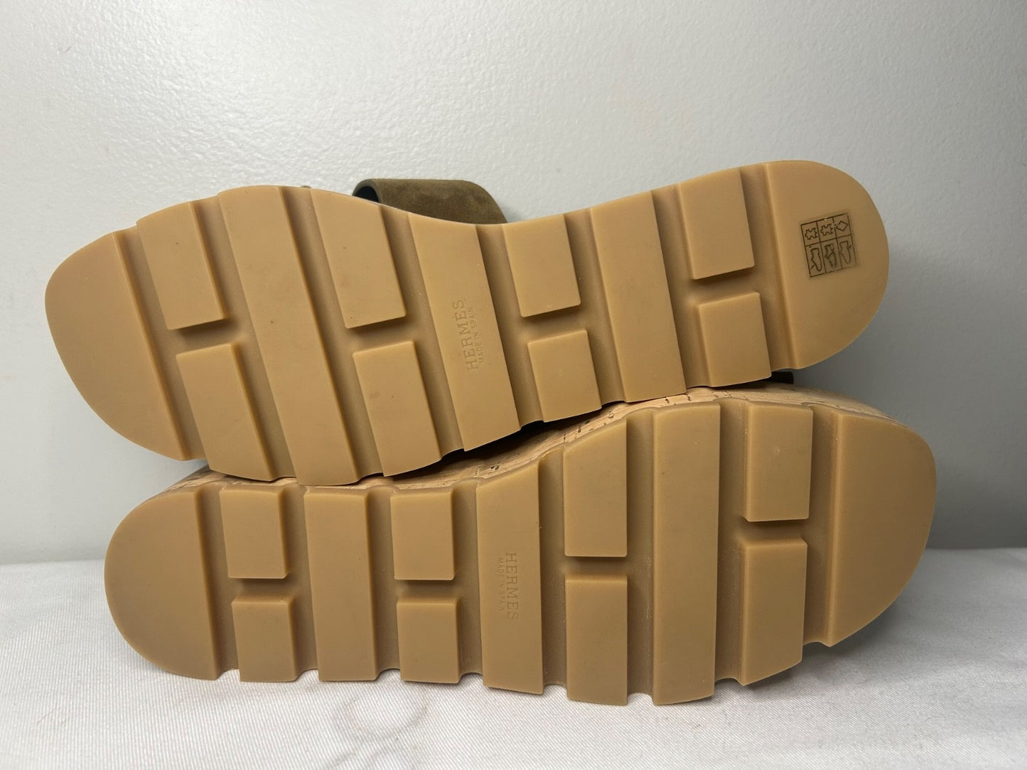 HERMÈS Eze 30 Cork Suede Platform Sandal in Vert Toundra Size 39 (US 9)