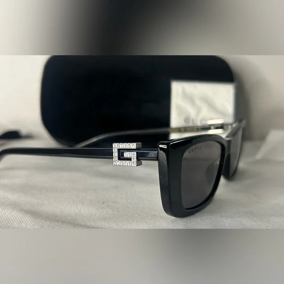 NEW! GUCCI Cat Eye Crystal Logo Sunglasses Shiny Black GG1681S