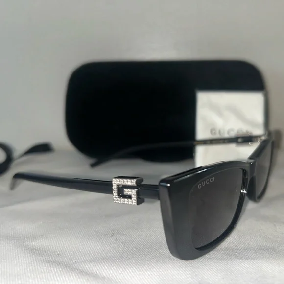 NEW! GUCCI Cat Eye Crystal Logo Sunglasses Shiny Black GG1681S