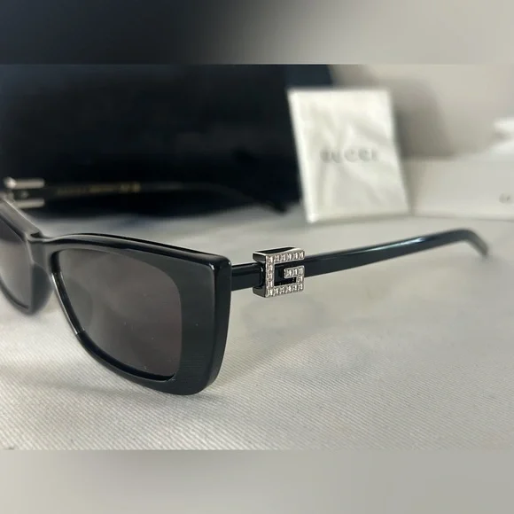 NEW! GUCCI Cat Eye Crystal Logo Sunglasses Shiny Black GG1681S